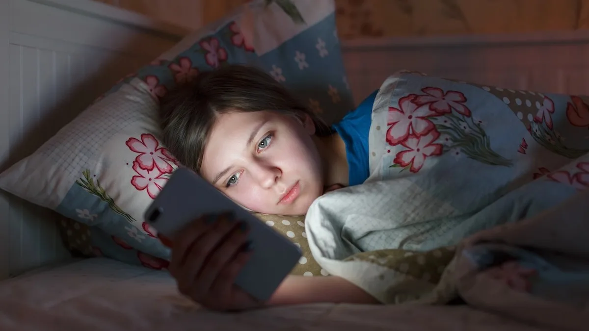 Excesso de telas na adolescência: como o uso do celular afeta o sono dos jovens