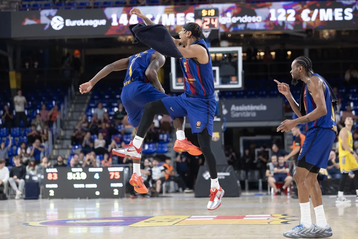 Un triple de Robinson hace volar a un Barça que reina en la locura