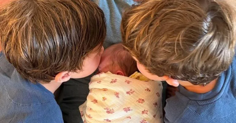 Princesa Eugenie partilha fotografias da filha com 4 semanas