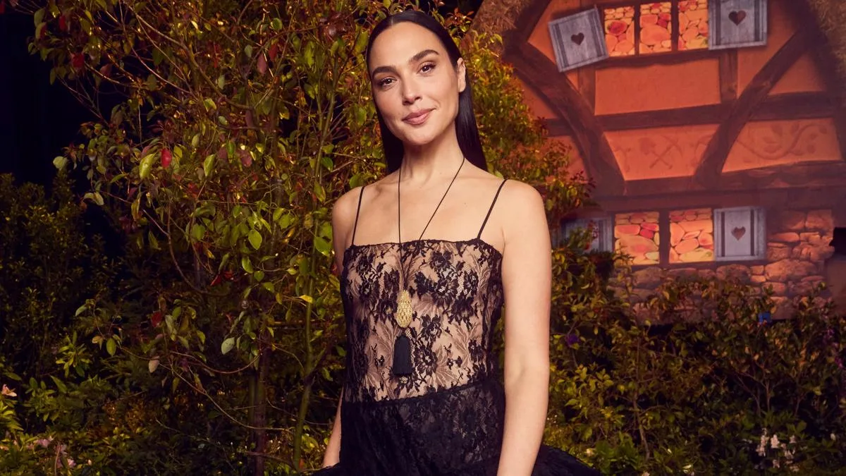Gal Gadot doesn't make Tom Cruise's Christmas cake list