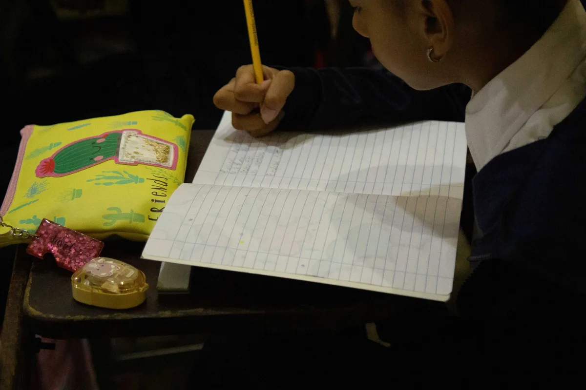 Daños en escuelas por terremotos y déficit docente comprometen el inicio del año escolar 2026-2027
