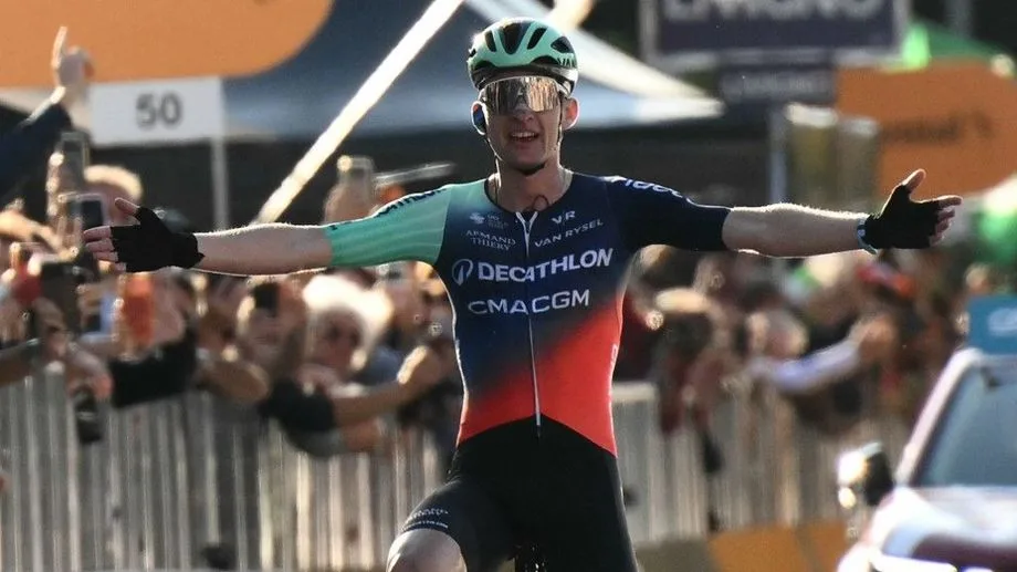 VIDÉOS - Cyclisme : Paul Seixas remporte le Tour de Lombardie, le premier Monument de sa carrière