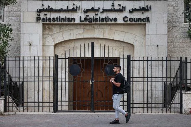 Le report des élections en Palestine est un “crime contre la démocratie”