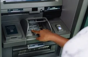 Bancos brasileiros pretendem investir R$ 3 bi em IA e análise de dados em 2026