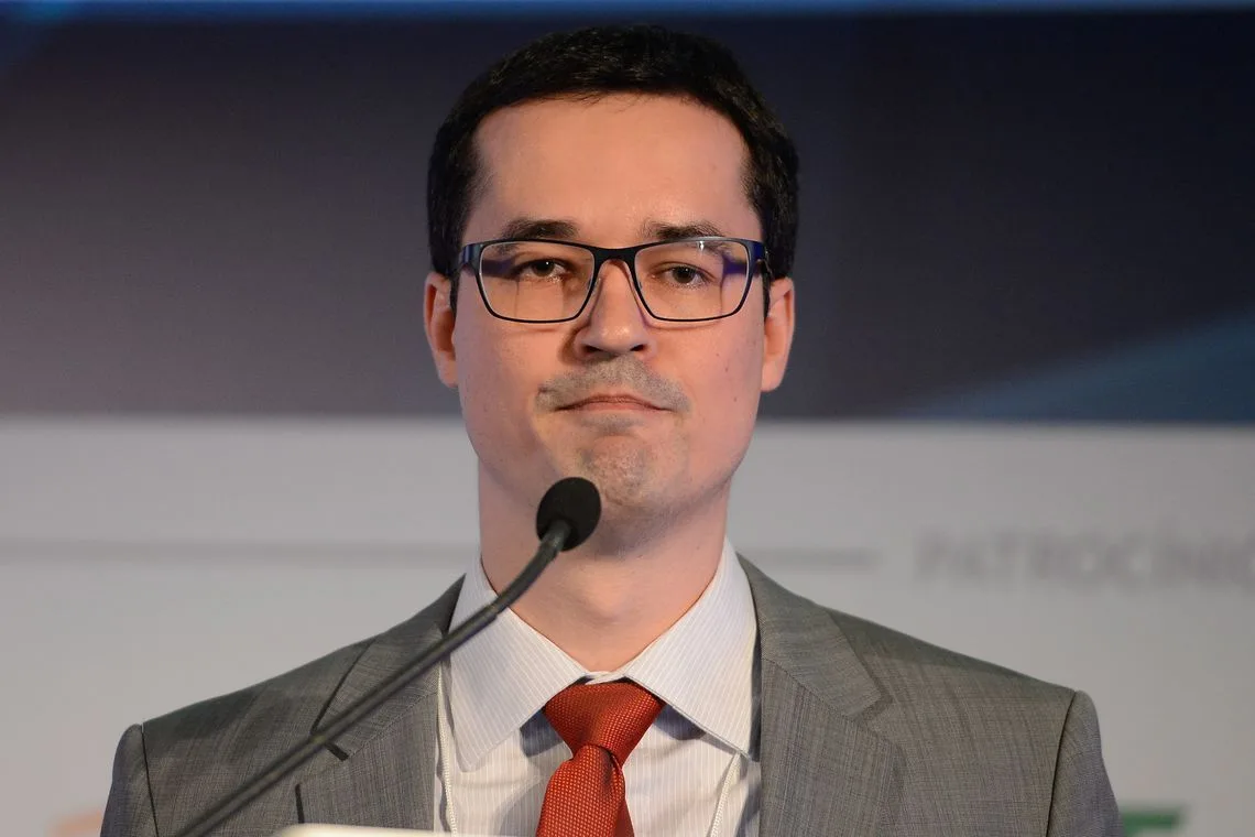 TSE suspende campanha de Deltan Dallagnol ao Senado e bloqueia recursos públicos