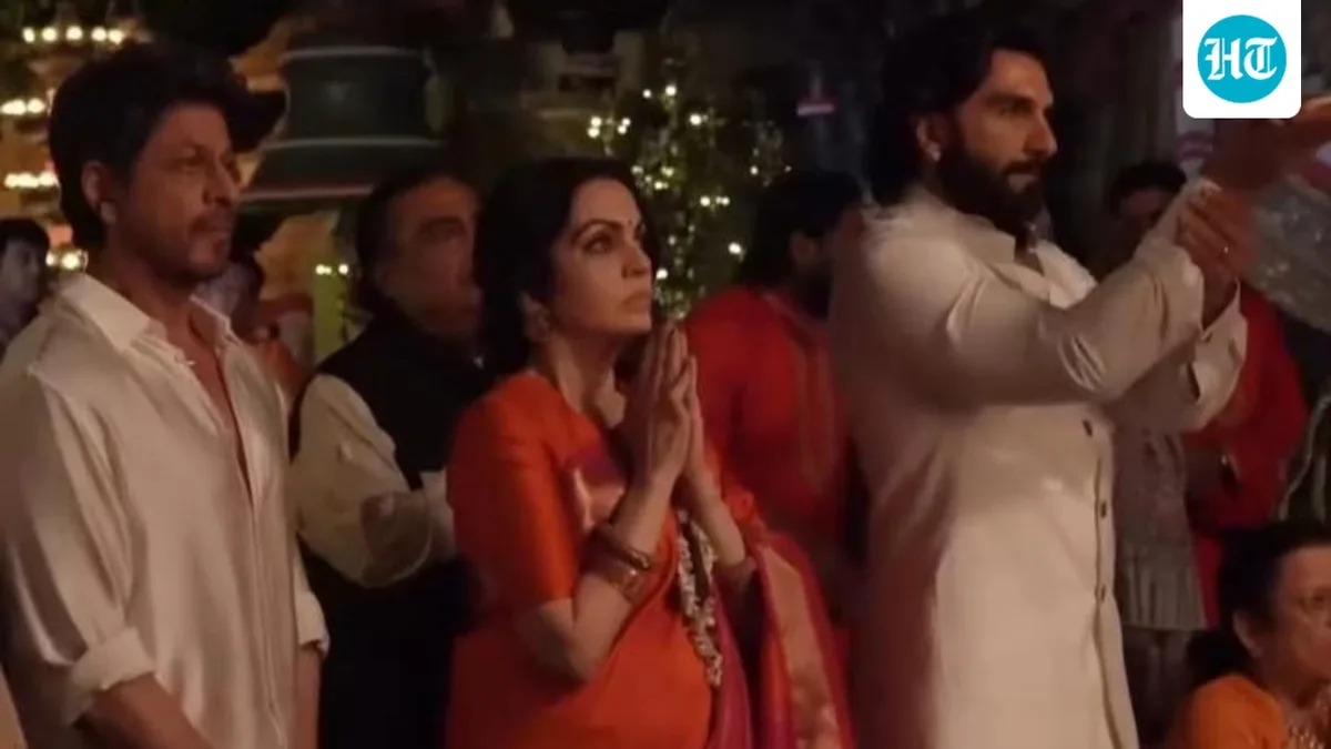 Shah Rukh Khan joins Ranveer Singh as he performs aarti at Ambani's Ganesh Chaturthi celebration. Watch