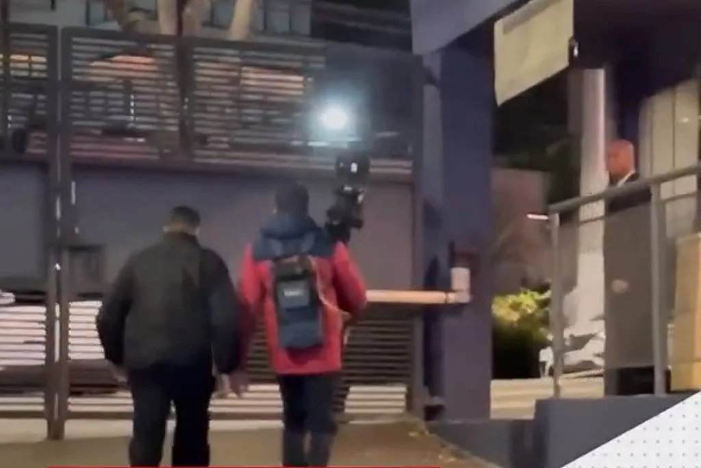 Cinegrafista da Globo que agrediu rep�rter em debate na Band se defende: 'Fui provocado'