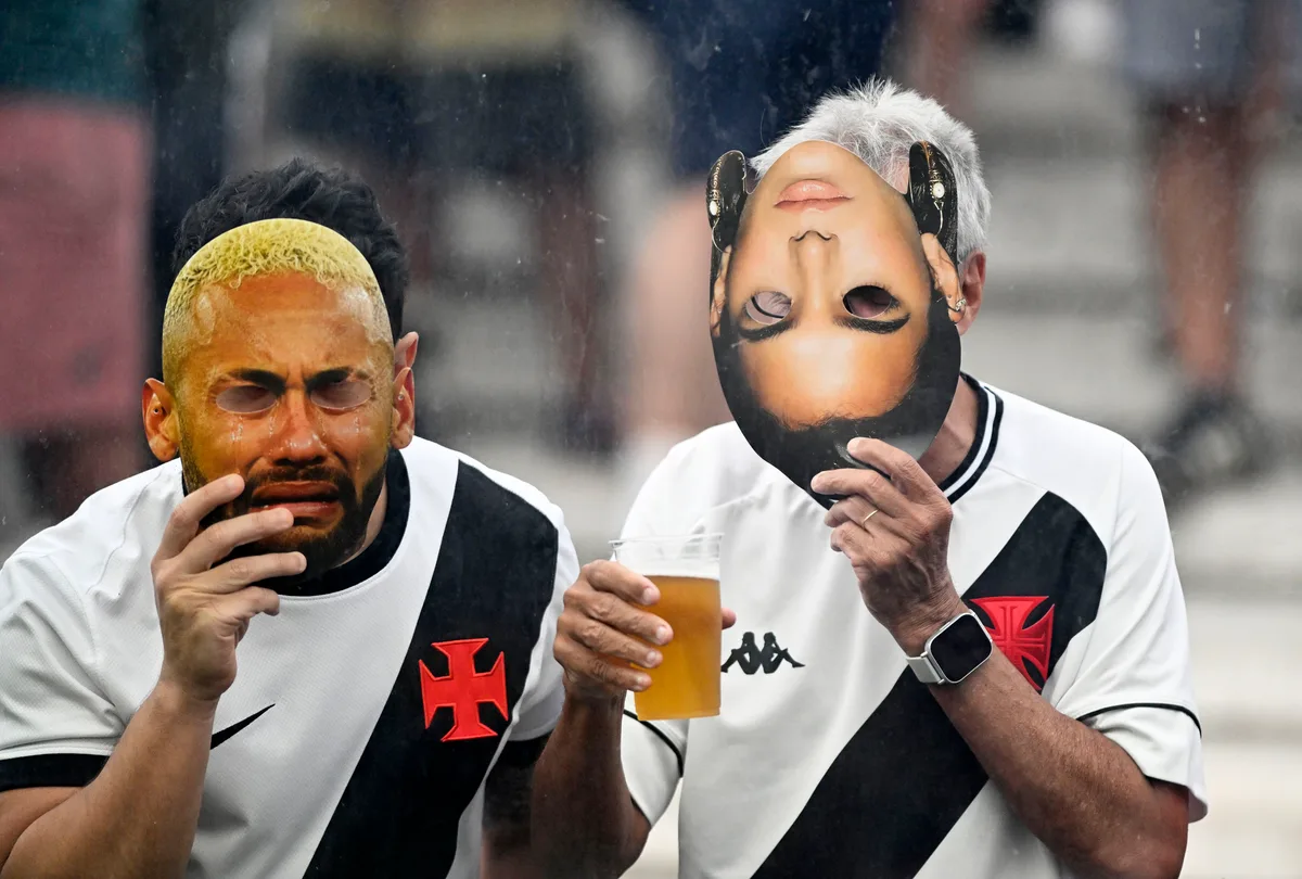Das provocações a Neymar ao protesto no fim: os contrastes do clima em São Januário em Vasco x Santos