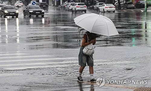 [내일날씨] 전국 곳곳 시간당 20∼30㎜ 폭우…충청 이틀간 최대 200㎜ 이상