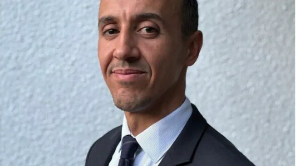 Youssef Badr, le juge en lutte contre les discriminations qui obsède l’extrême droite
