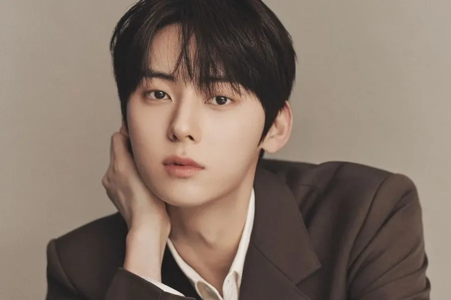 Hwang Minhyun In Talks To Star In “Iseop’s Romance” Following Lee Jong Suk’s Departure