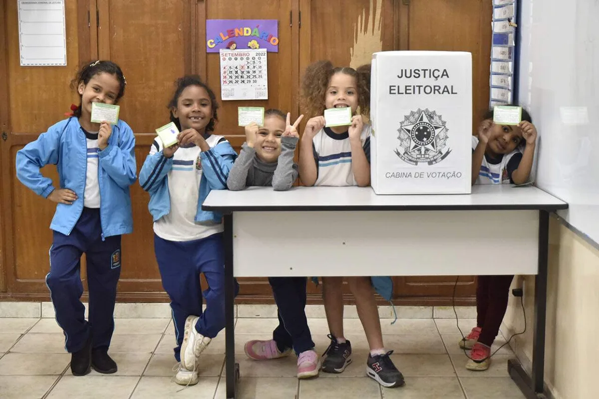 Educação política nas escolas terá história do voto e combate à desinformação
