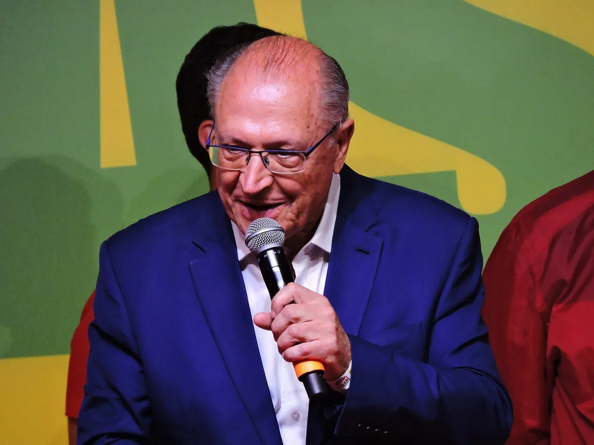 Alckmin anuncia calçada de 134 km e ciclovia para peregrinos até Aparecida