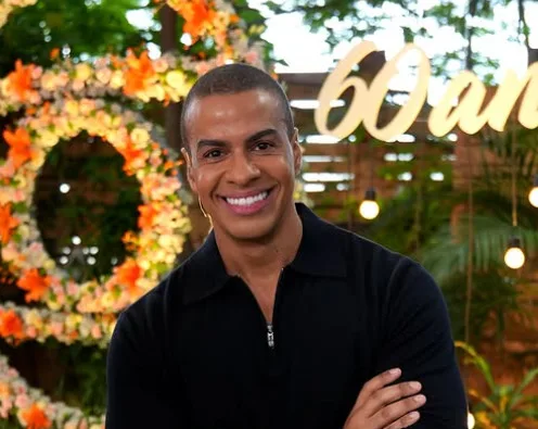 Thiago Oliveira celebra 24 anos de carreira sem medo do uso da IA na TV