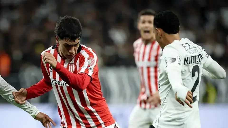Com drama no fim, Corinthians é eliminado da Libertadores pelo Estudiantes