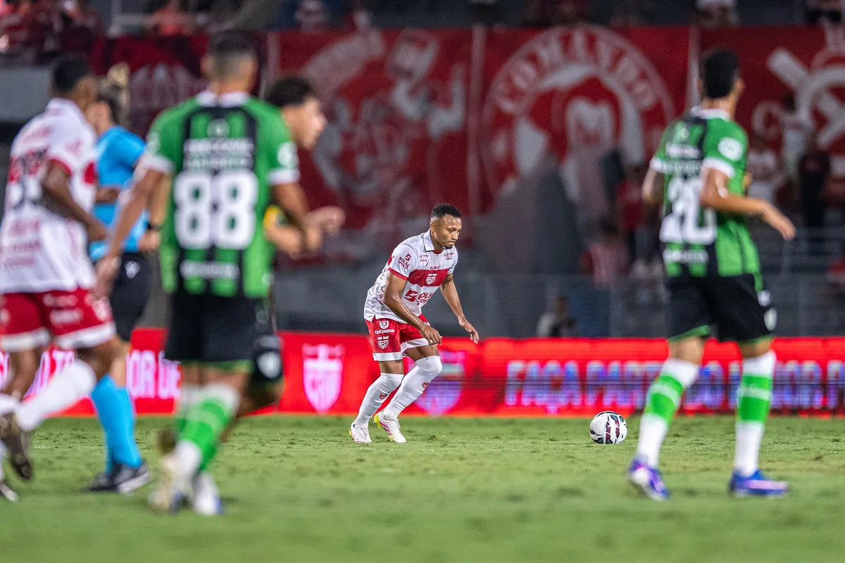 Escalação do CRB: Matias vai mudar o time no jogo-chave contra o Sport