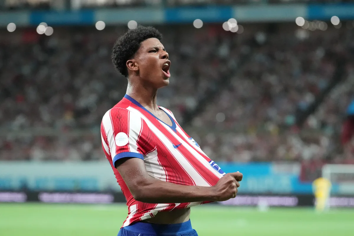 Domínguez se cita con la historia