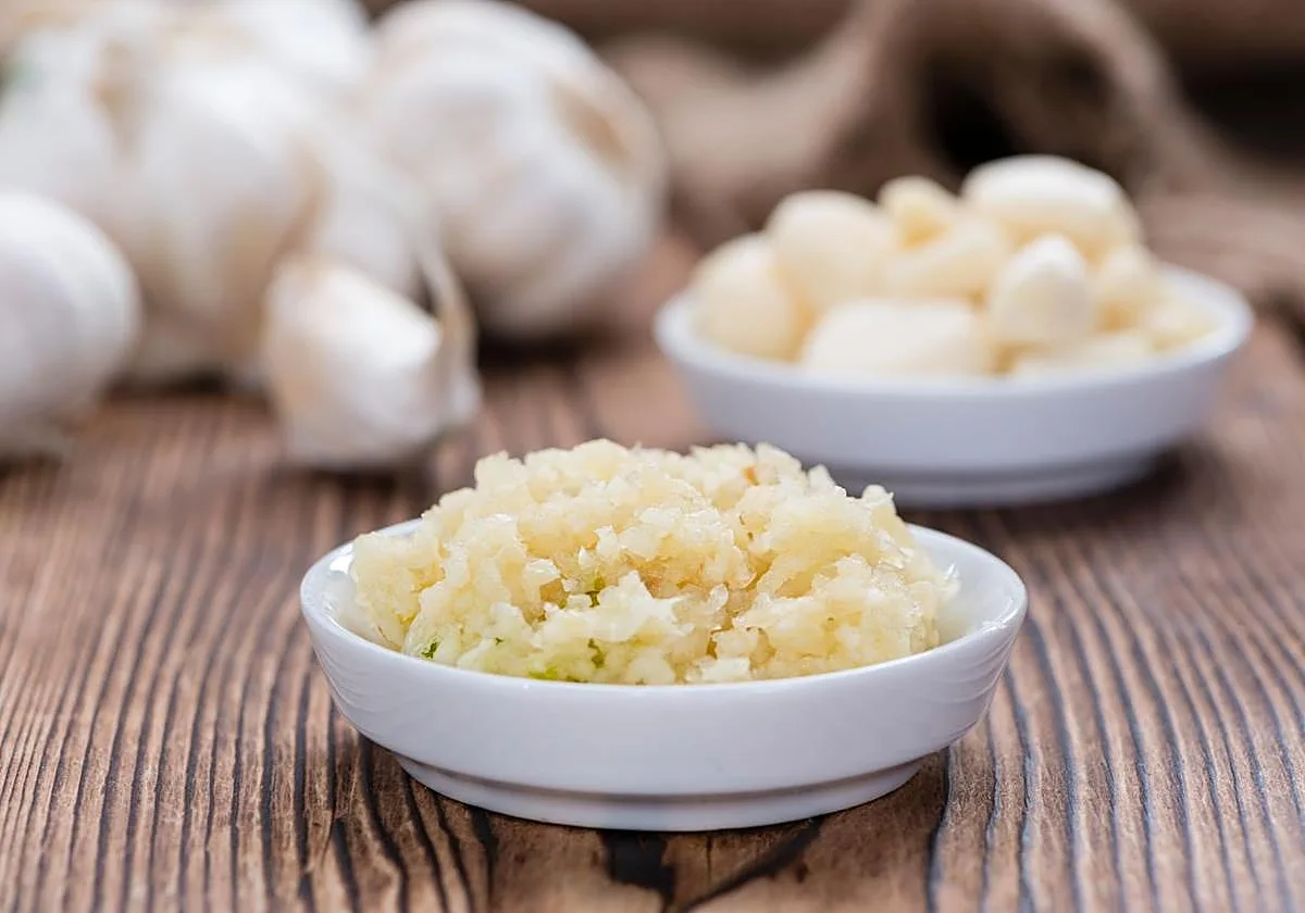 Qué es el ajo en conserva y por qué deberías usarlo en la cocina