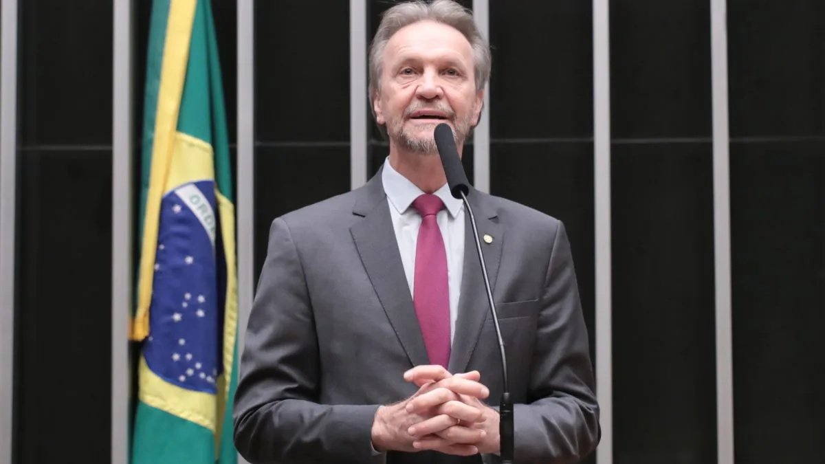 Equipe atualiza estado de saúde de Pedro Uczai após deputado sofrer AVC e desmaiar durante reunião em Brasília