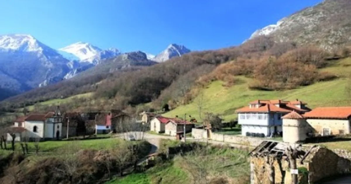 Venden por Internet un pueblo entero: 14 casas, 770 hectáreas y hasta una iglesia abandonada