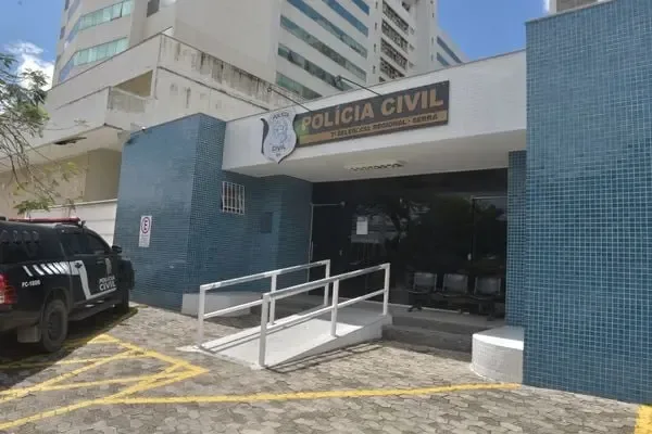 Homem vai atrás da ex na delegacia e acaba preso na Serra