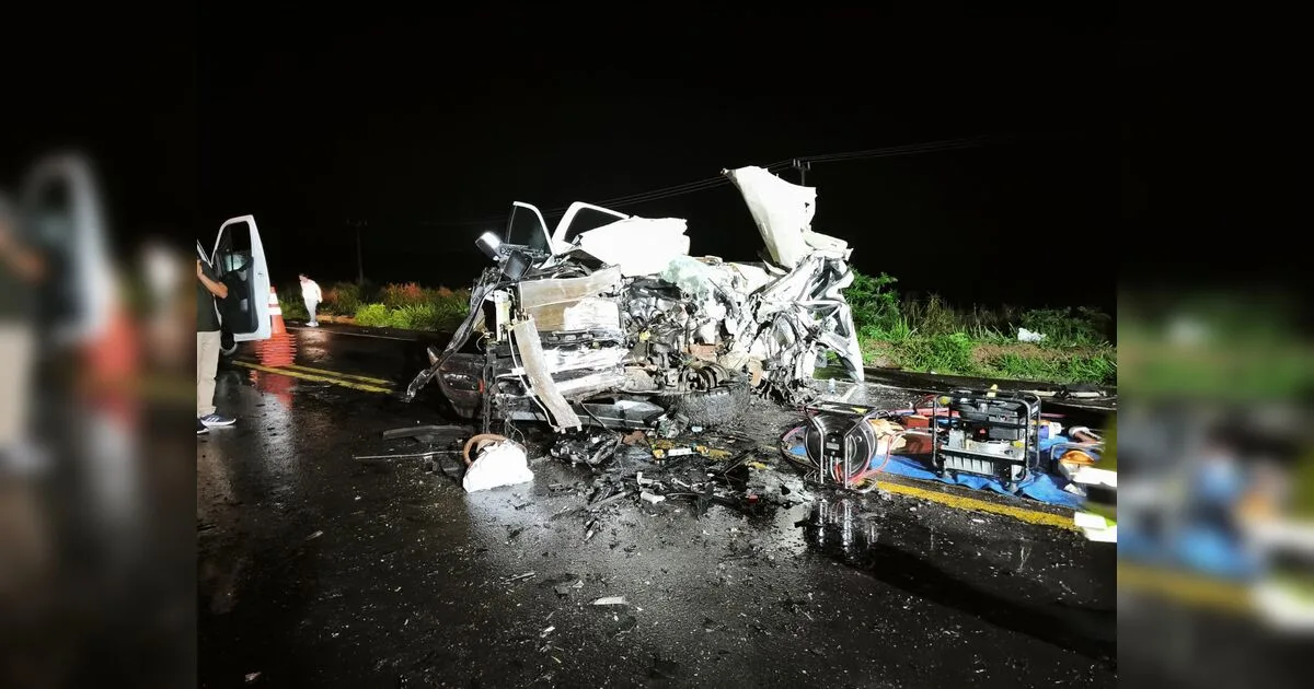 Ultrapassagem provoca acidente entre caminhonete e ônibus com estudantes na BR-376