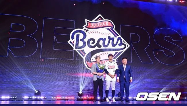 [사진]김지우, '2027 KBO 신인드래프트 전체 2번으로 두산행'