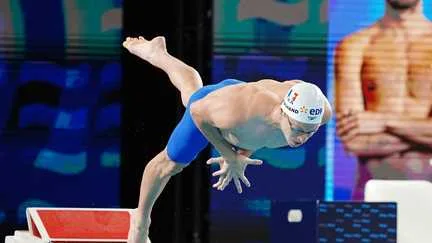 Le résumé du 200 m papillon de Léon Marchand, qui lui offre son premier titre de champion d'Europe