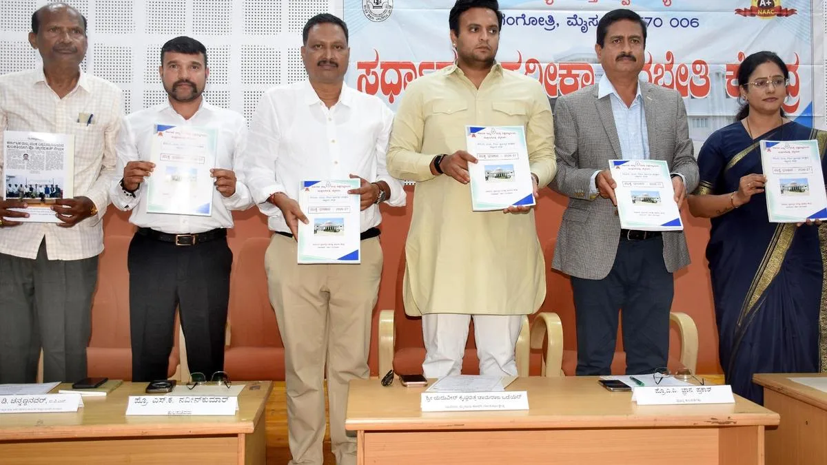 Read Kuvempu’s literature before becoming government officers: Ravi D. Channannavar