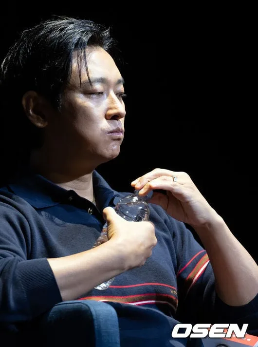 [사진]주지훈 '눈에 띄는 반지'