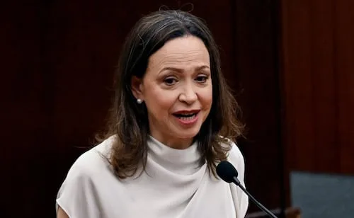 Venezuela "necesita mucho más que dinero", dice Corina Machado tras acuerdo petrolero con EU; requiere "inversiones colosales"