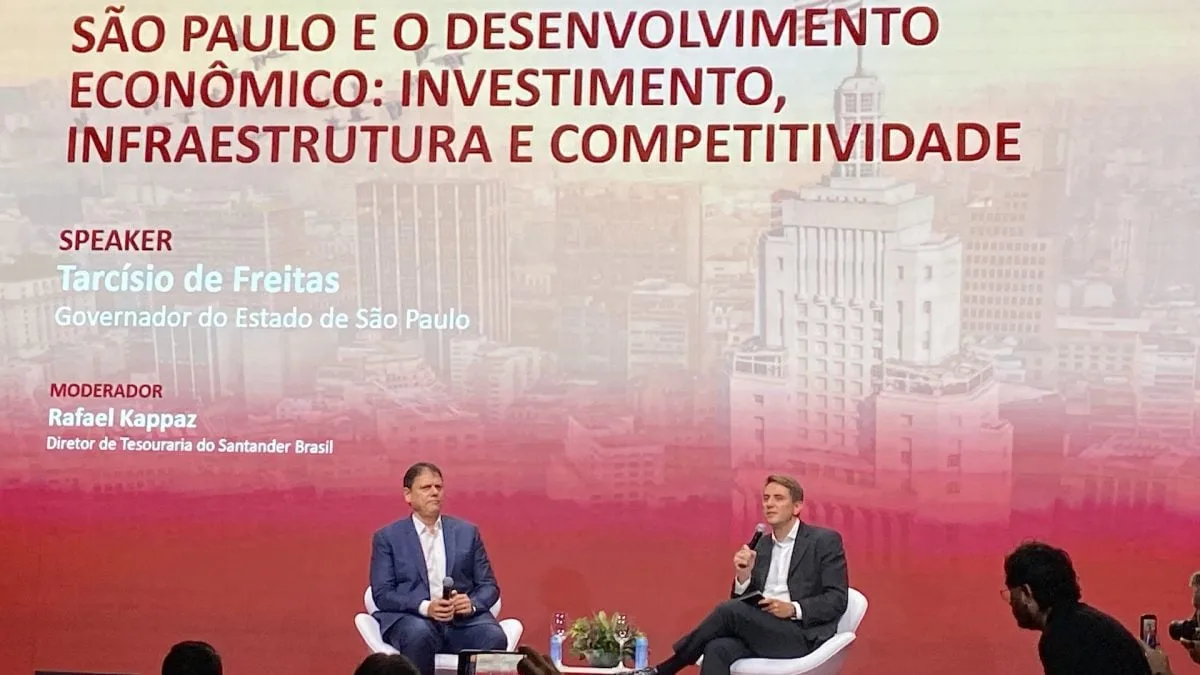 Tarcísio brinca que Lula pode “carimbar estrelas” em obras de SP