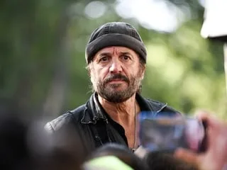 Le chanteur Francis Lalanne condamné pour abandon de famille : il compte faire appel