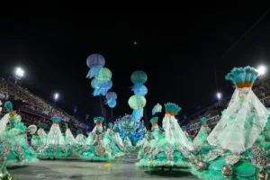 TSE vai julgar pedido de inelegibilidade de Lula por desfile de carnaval