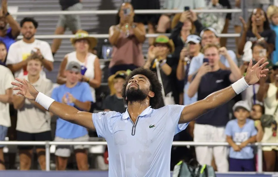 Fils domina De Minaur e faz quartas em Masters pela 5ª vez no ano