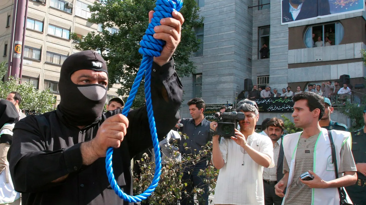 Represión en Irán: el régimen ejecutó a otro manifestante por las protestas de enero e intensifica su persecución