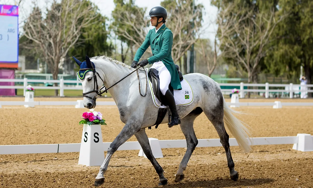 Brasil de hipismo completo segue na liderança após cross-country