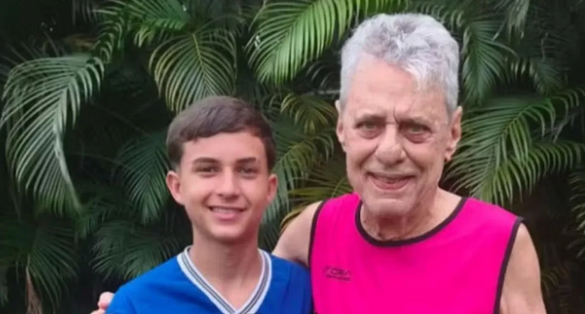 Filho diz que joga bola com "Seu Chico", e mãe descobre ser Chico Buarque
