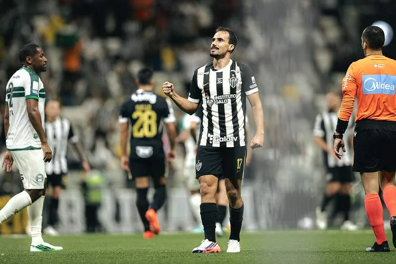 Com time misto, Atlético-MG vence Coritiba e assume 5º lugar no Brasileirão