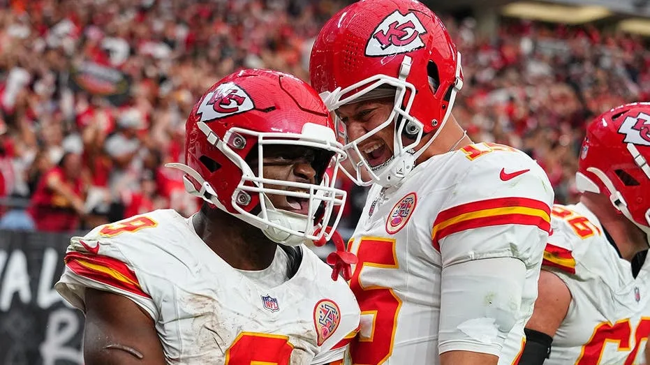 Human vs. ChatGPT NFL Week 6 betting picks: AI goes all-in on totals after another weekly win