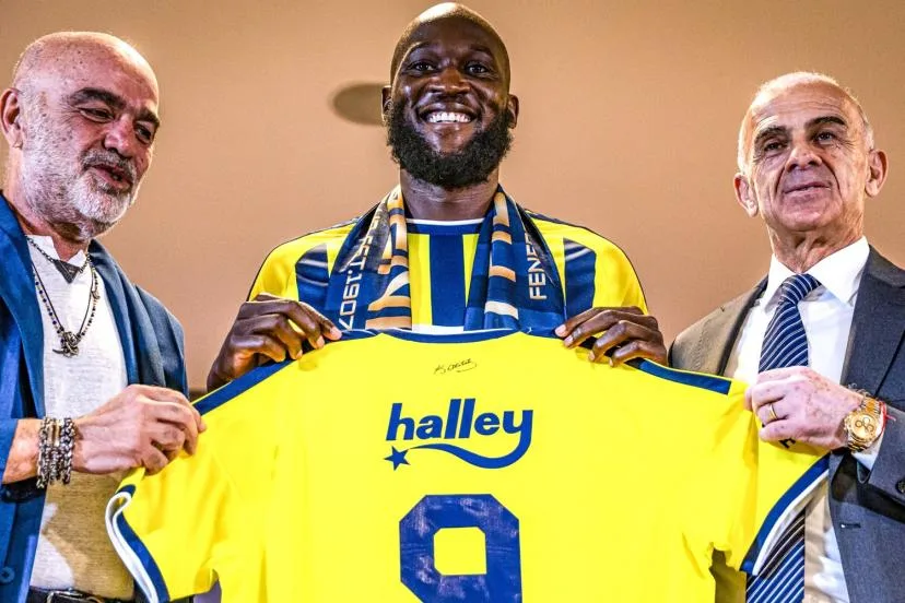 « 430 millions d'euros de dettes », sanctionné par l'UEFA mais toujours aussi actif : pourquoi Fenerbahçe continue à recruter et doit gagner contre l'OL