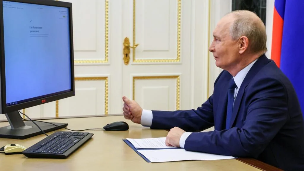 Législatives en Russie : "Le résultat est joué d’avance" pour une victoire de Poutine