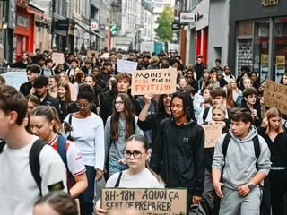 Mobilisation lycéenne : raccourcir les vacances pour alléger les emplois du temps des élèves, piste solide ou mirage ?
