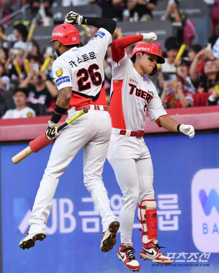 '김도영 또 쳤다! 홈런왕이 보인다' 시즌 44호 투런 홈런 대폭발[광주 현장]