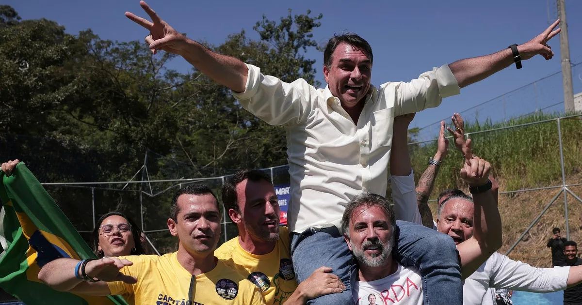 En el nombre del padre: los Bolsonaro, candidatos a todo en las elecciones de Brasil