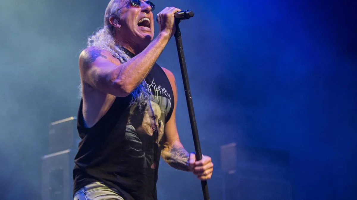 Twisted Sister star Dee Snider breaks shoulder in freak accident