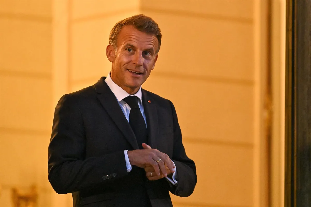 Macron pide "no ceder ante la fatalidad" de los discursos y defiende la ONU contra la ley de la selva