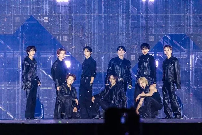 세븐틴, 아시아 투어 매출 1300억 돌파..美 폴스타 차트 1위