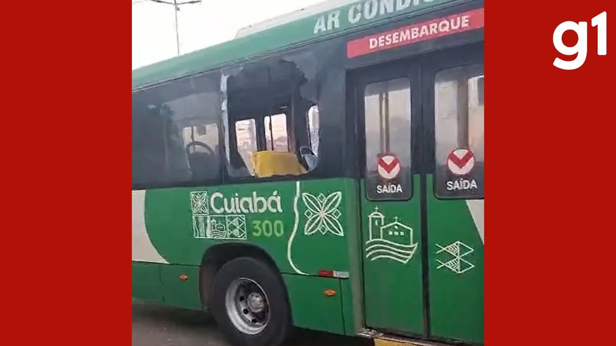 Pane em ônibus da linha 251 provoca fumaça e assusta passageiros em Cuiabá; veja vídeo