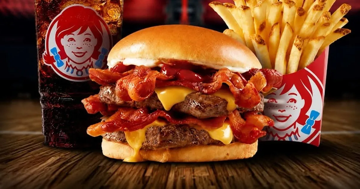 Por la crisis, se declara en quiebra la casa de comida rápida competencia de McDonald's y Burger King: qué pasará con sus locales y empleados en Argentina